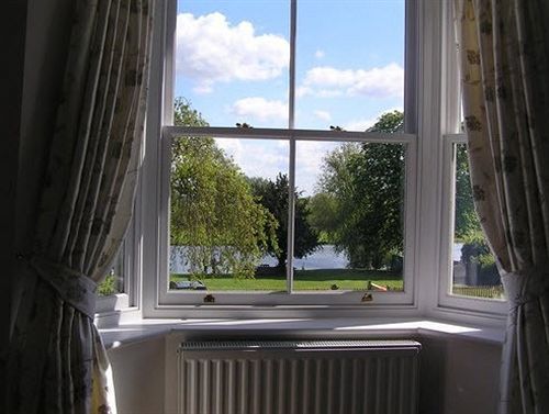 Old Riverview Guest House Earith Eksteriør billede